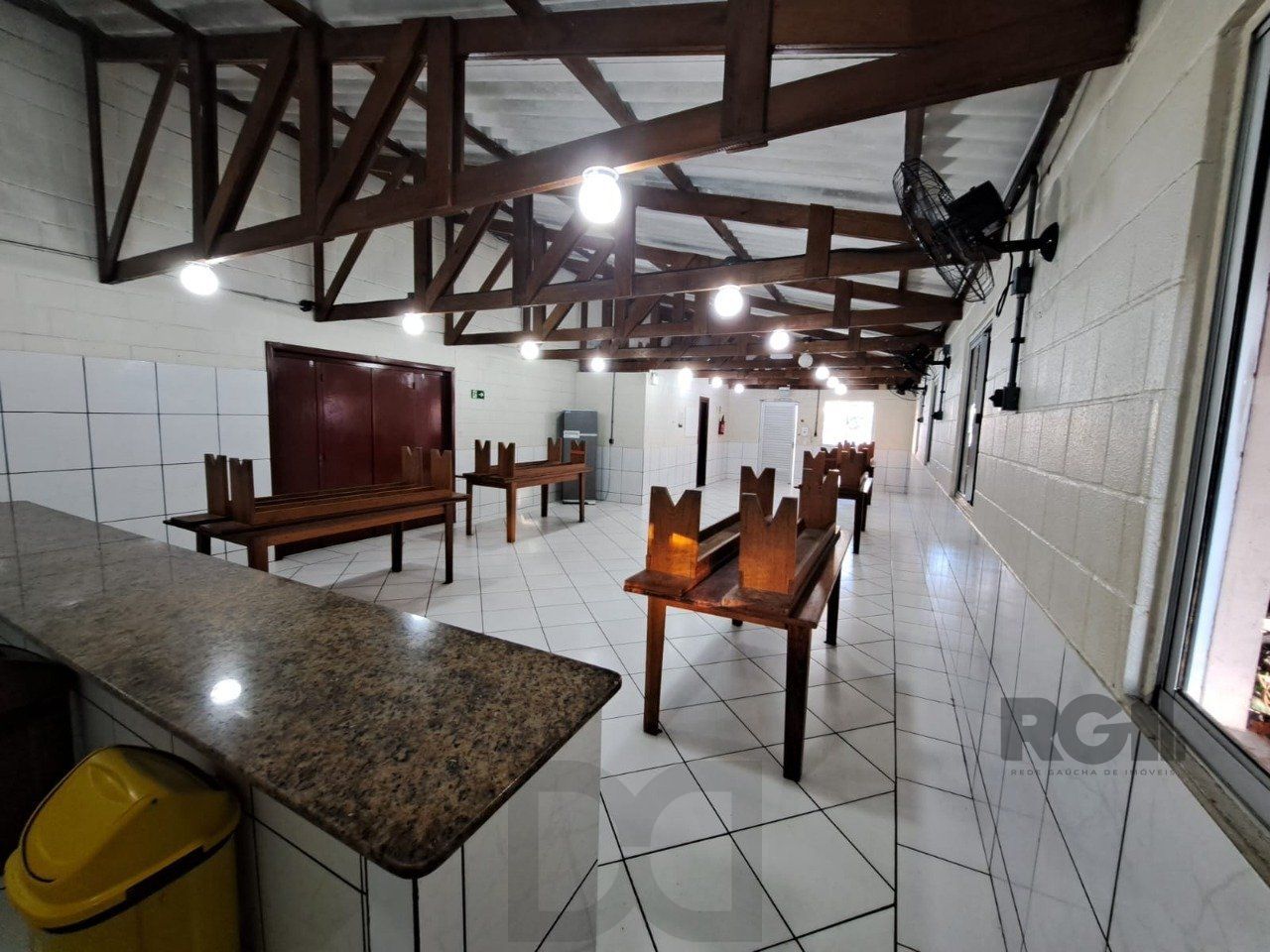Apartamento semimobiliado de 2 dormitórios no bairro Vila Nova — foto 30