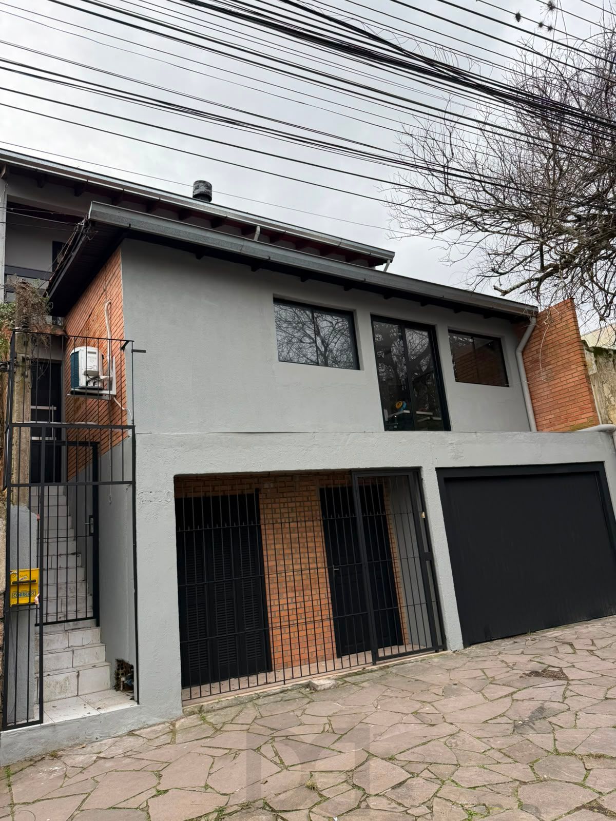 Casa com 03 quartos e 02 vagas de garagem — foto 1