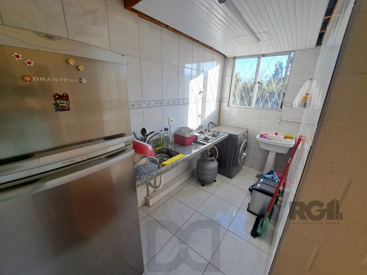 Apartamento semimobiliado de 2 dormitórios no bairro Vila Nova — foto 13