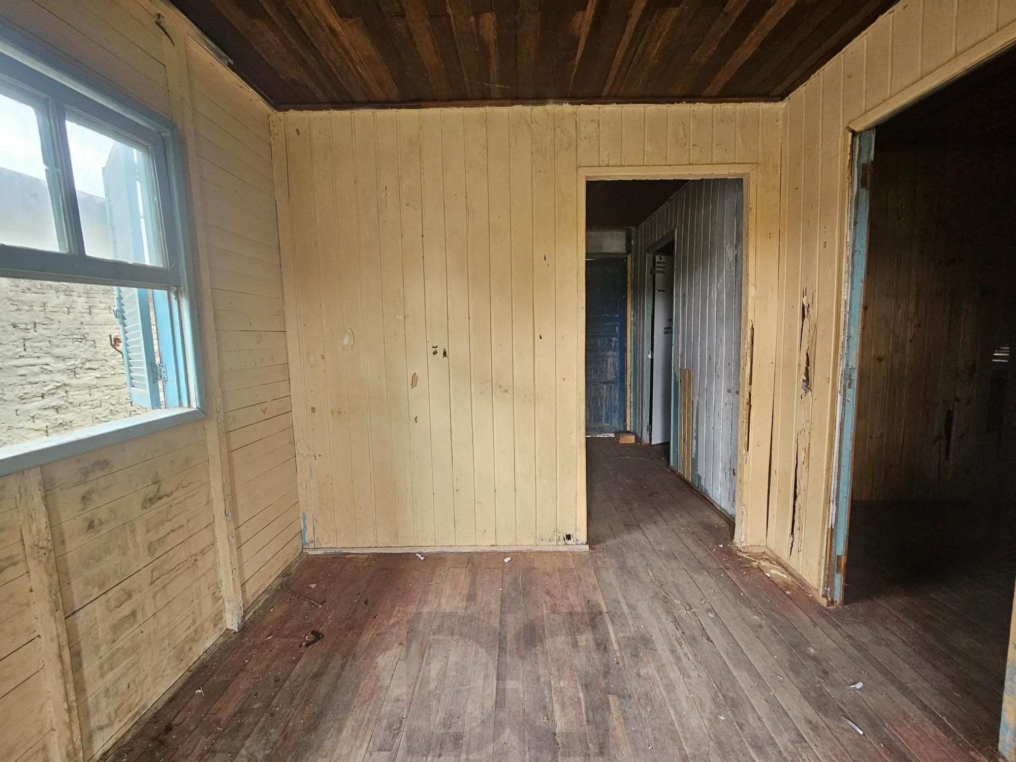 Terreno plano com Casa em Madeira 2d, 1Banh, Restinga, Porto Alegre — foto 4