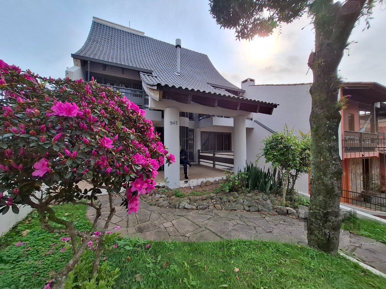 Casa com 537,00 m² com 04 dormitórios no Bairro Tristeza — foto 1