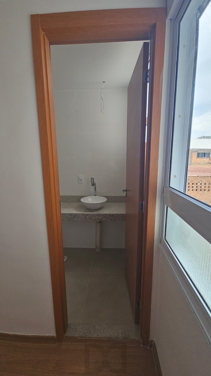 Apartamento 2 dormitórios , suíte , sacada com churrasqueira , 1 vaga de garagem coberta ! — foto 8