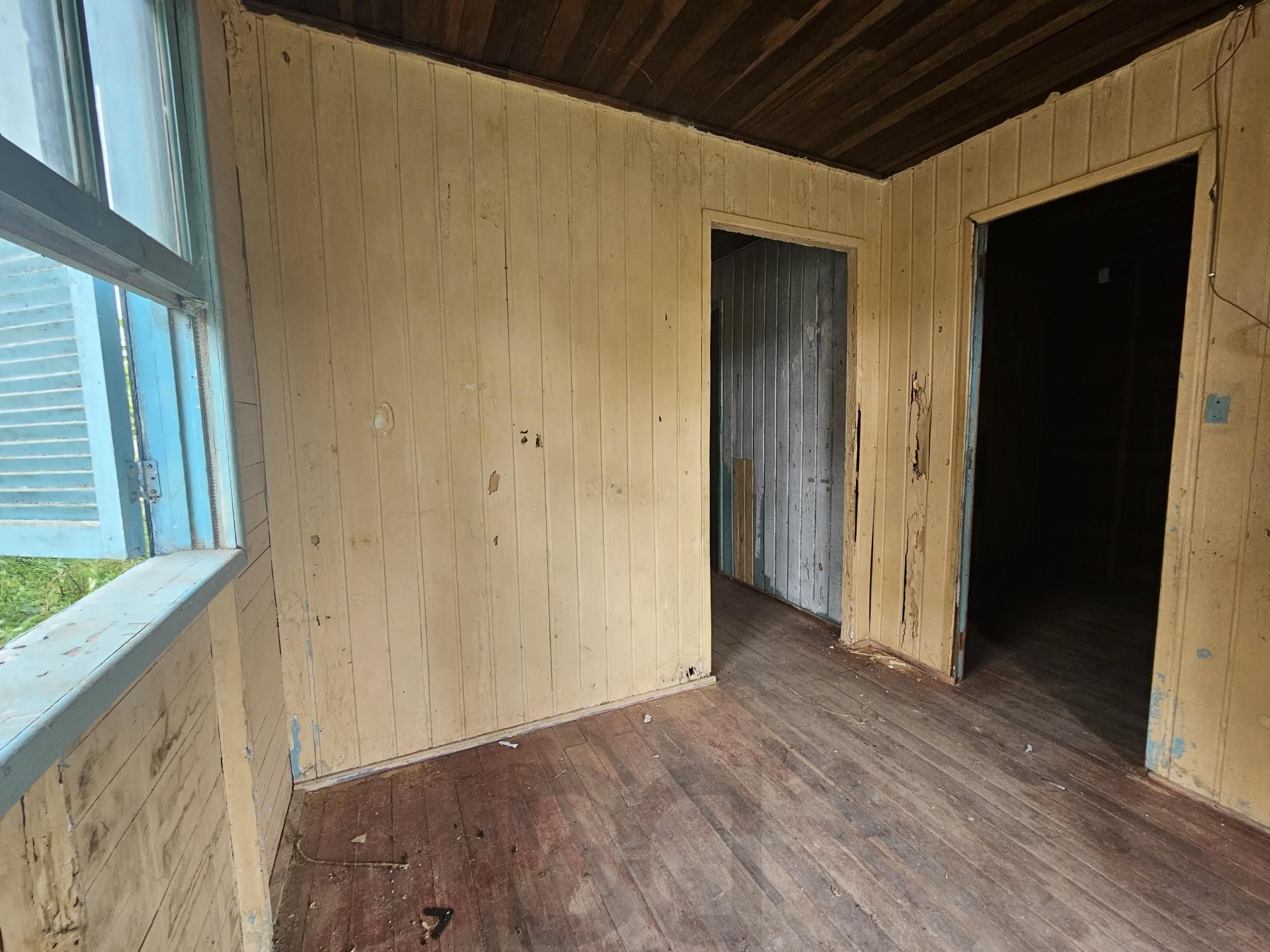 Terreno plano com Casa em Madeira 2d, 1Banh, Restinga, Porto Alegre — foto 5