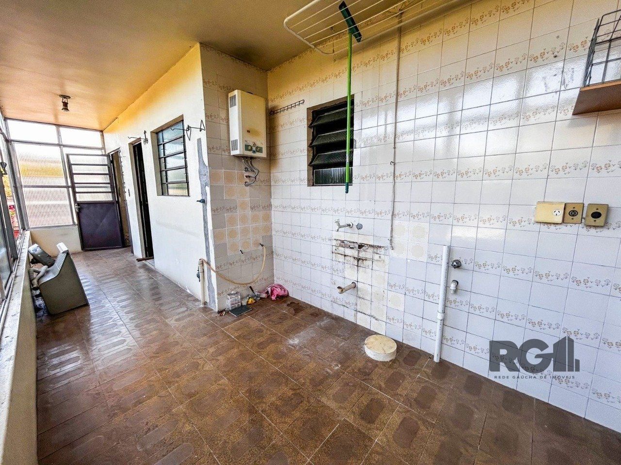 Casa com 2 salas comerciais, 3 quartos, vaga de garagem churrasqueira, suíte, no bairro Cavalhada, Porto Alegre/RS — foto 18