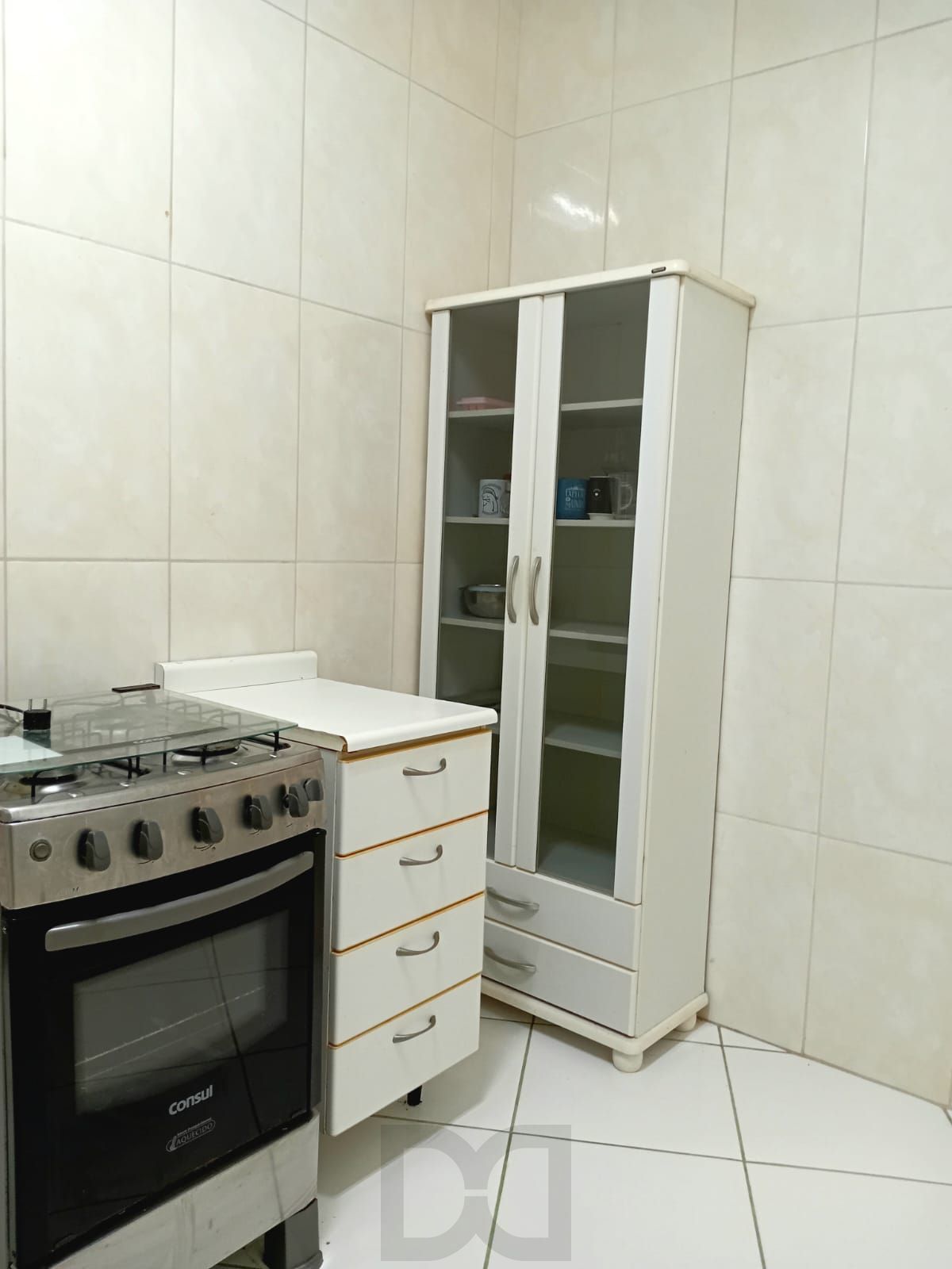 Apartamento 3 dormitórios, frente, sacada no bairro Santana - Porto Alegre - RS — foto 11