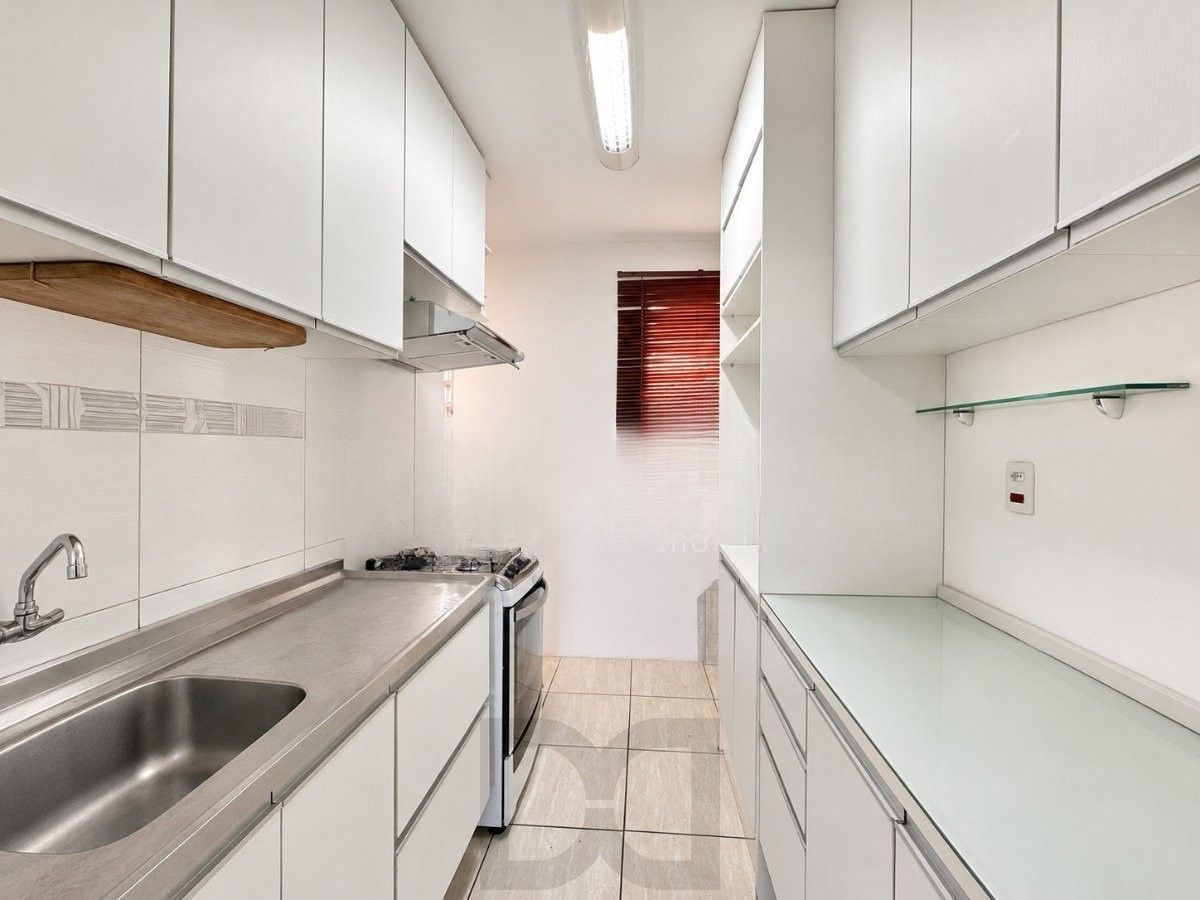 Vende-se apartamento com 2 quartos, 2 vagas – Passo da Areia — foto 3
