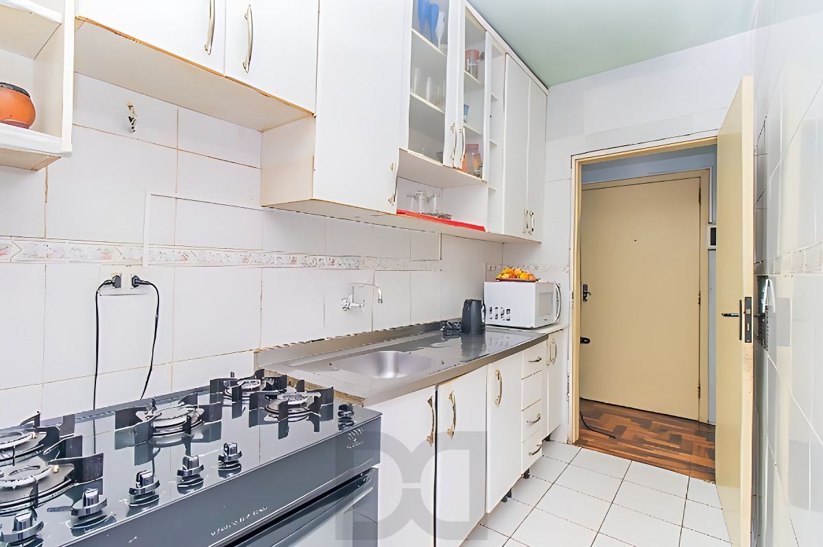 Vende-se apartamento com 3 quartos com closet - Petrópolis — foto 7
