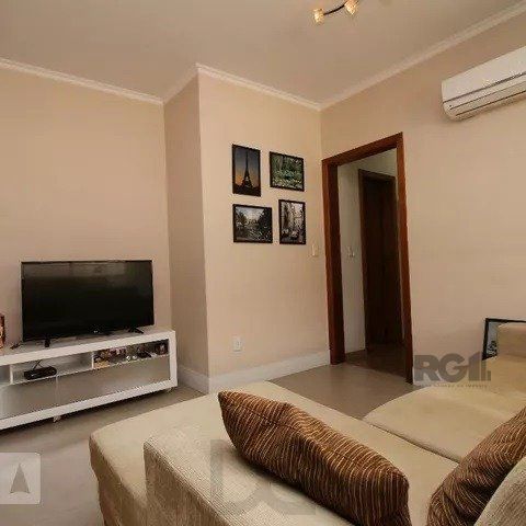Vende-se apartamento 2 dorm c/ suite, living com sacada c/ churrasuqiera, vaga coberta - 93m² - Mont Serrat — foto 4