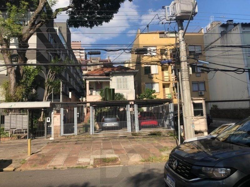 Terreno amplo com 8,80m²x63,50m² de área total, excelente localização no Bairro Petrópolis — foto 2