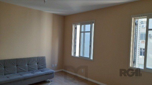 Vende-se belo Studio reformado próximo a Santa Casa, sol da manhã em andar alto - 31m² - Centro Histórico — foto 2