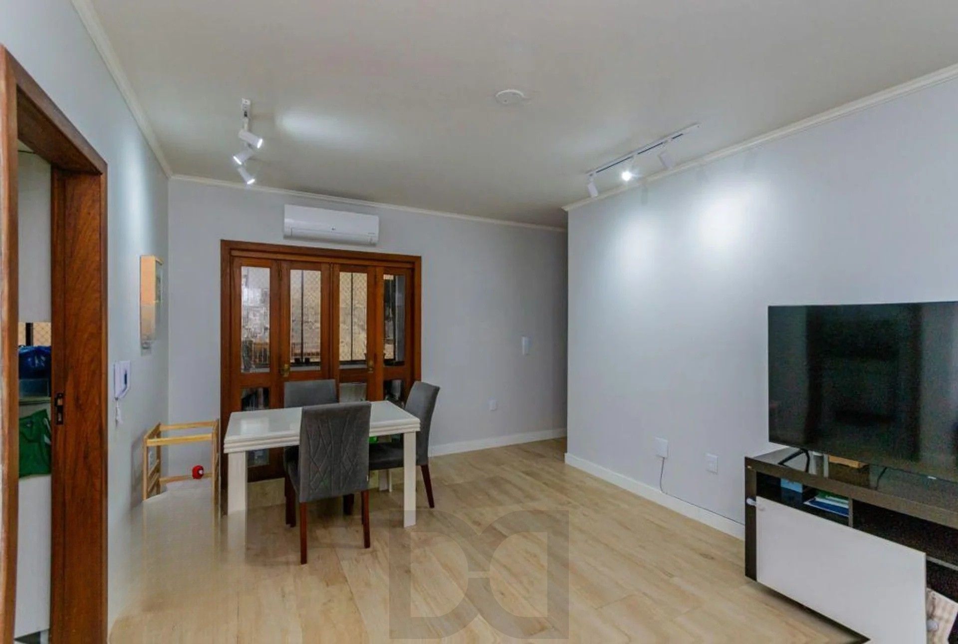 🏡 Vende-se apartamento com 2 quartos (1 suíte), 70,83 m² e 1 vaga – Jardim Botânico — foto 2