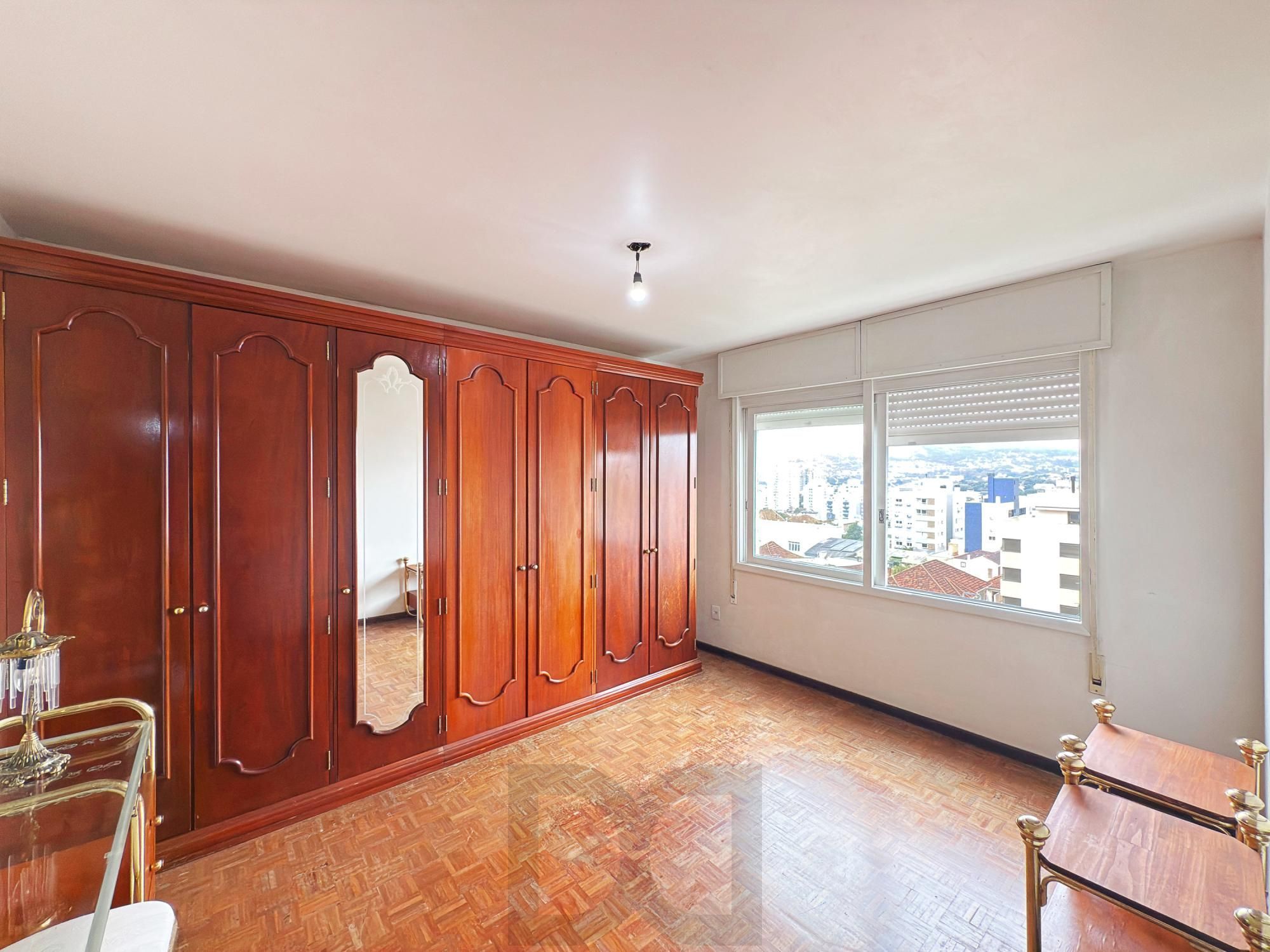 Apartamento de 3 Dormitórios localizado no bairro Petrópolis — foto 27