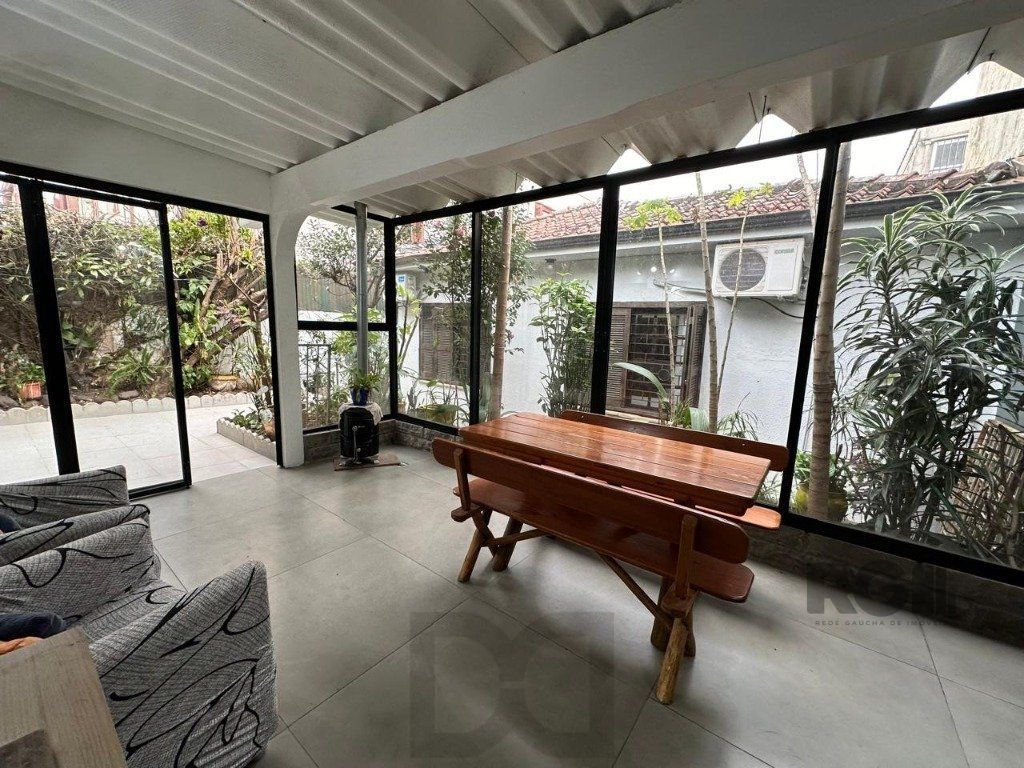 Vende-se ampla casa 3 quartos com hidro, 2 vagas, living com ladeira e salão de festas com churrasqueira - 260m² - Medianeira — foto 18