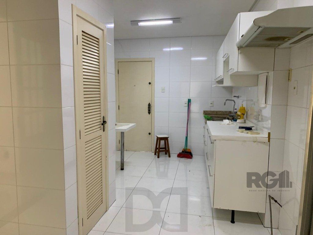 Vende-se belíssimo apartamento 3 suítes, de frente, próximo ao Parcão, reformado e com pátio - 194m² - Auxiliadora — foto 8