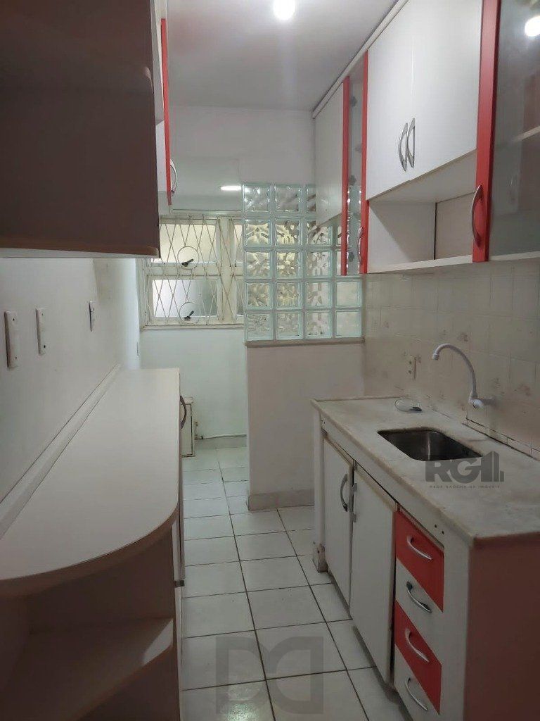 Vende-se apartamento 2 dorm com vaga, sacada com churrasqueira - 64m² - Partenon — foto 4
