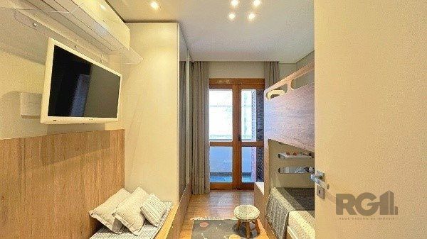 Apartamento de 200m², 4 quartos, 1 suíte e 4 vagas – Moinhos de Vento — foto 35