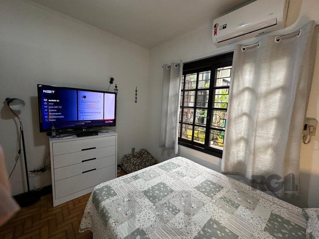 Vende-se ampla casa 3 quartos com hidro, 2 vagas, living com ladeira e salão de festas com churrasqueira - 260m² - Medianeira — foto 41