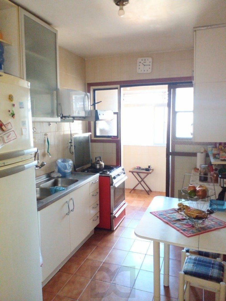 Apartamento de 2 dormitórios, 2 banheiros e 1 vaga de garagem no Bairro Petrópolis — foto 16