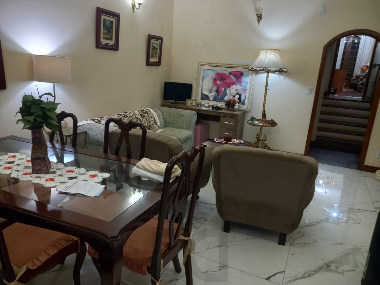 Excelente casa localzada ma Rua Santo Camaratto com 4 D e 1 suite — foto 6