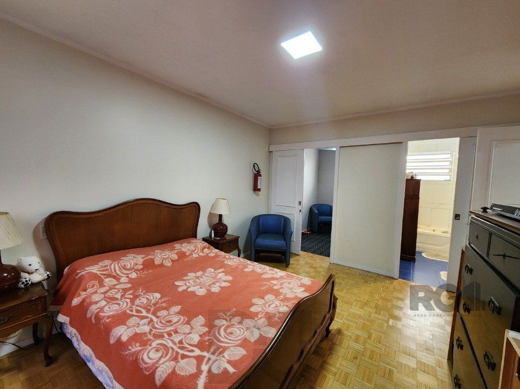 Vende-se excelente cada 3 quartos com suíte, 4 vagas, anexo comn salão de festas, podendo ser usada para fins comerciais - 255m² - Chácara das Pedras — foto 26