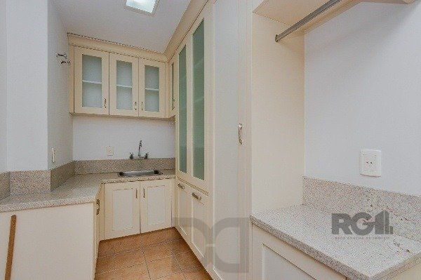 Vende-se luxuoso apartamento 3 quartos c/ suíte, dependência de empregada, gabinete, 2 vagas cobertas - 283m² - Moinhos de Vento — foto 17