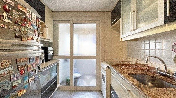 Apartamento de 2 dormitórios, 1 suíte e 1 vaga de garagem coberta e escriturada no bairro Floresta — foto 8