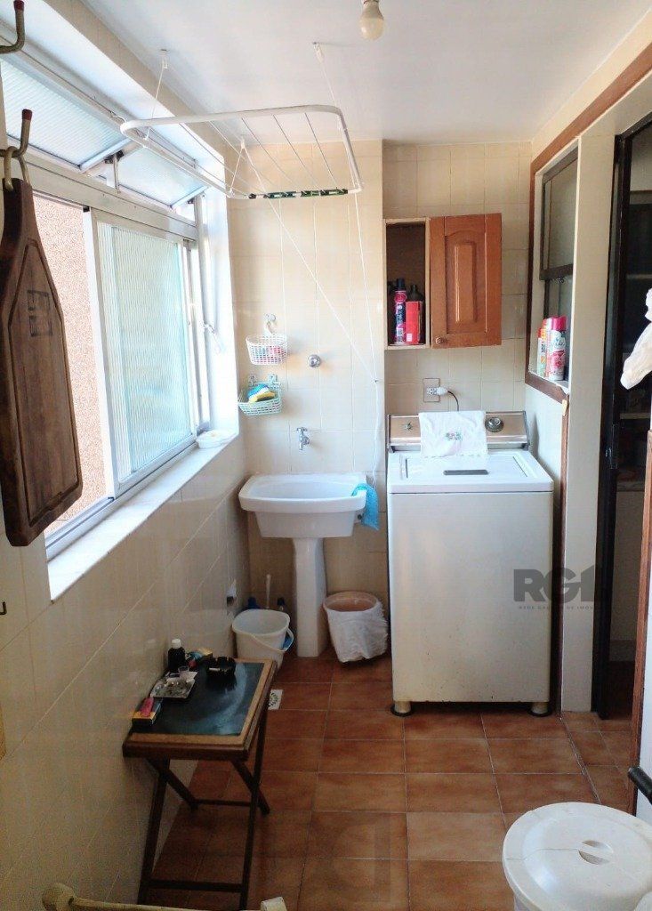 Apartamento de 2 dormitórios, 2 banheiros e 1 vaga de garagem no Bairro Petrópolis — foto 19