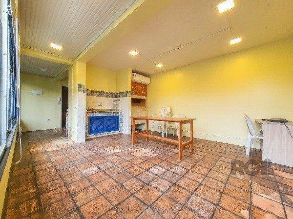 Vende-se excelente cada 3 quartos com suíte, 4 vagas, anexo comn salão de festas, podendo ser usada para fins comerciais - 255m² - Chácara das Pedras — foto 31