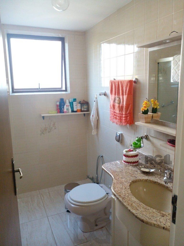Apartamento de 2 dormitórios, 2 banheiros e 1 vaga de garagem no Bairro Petrópolis — foto 13
