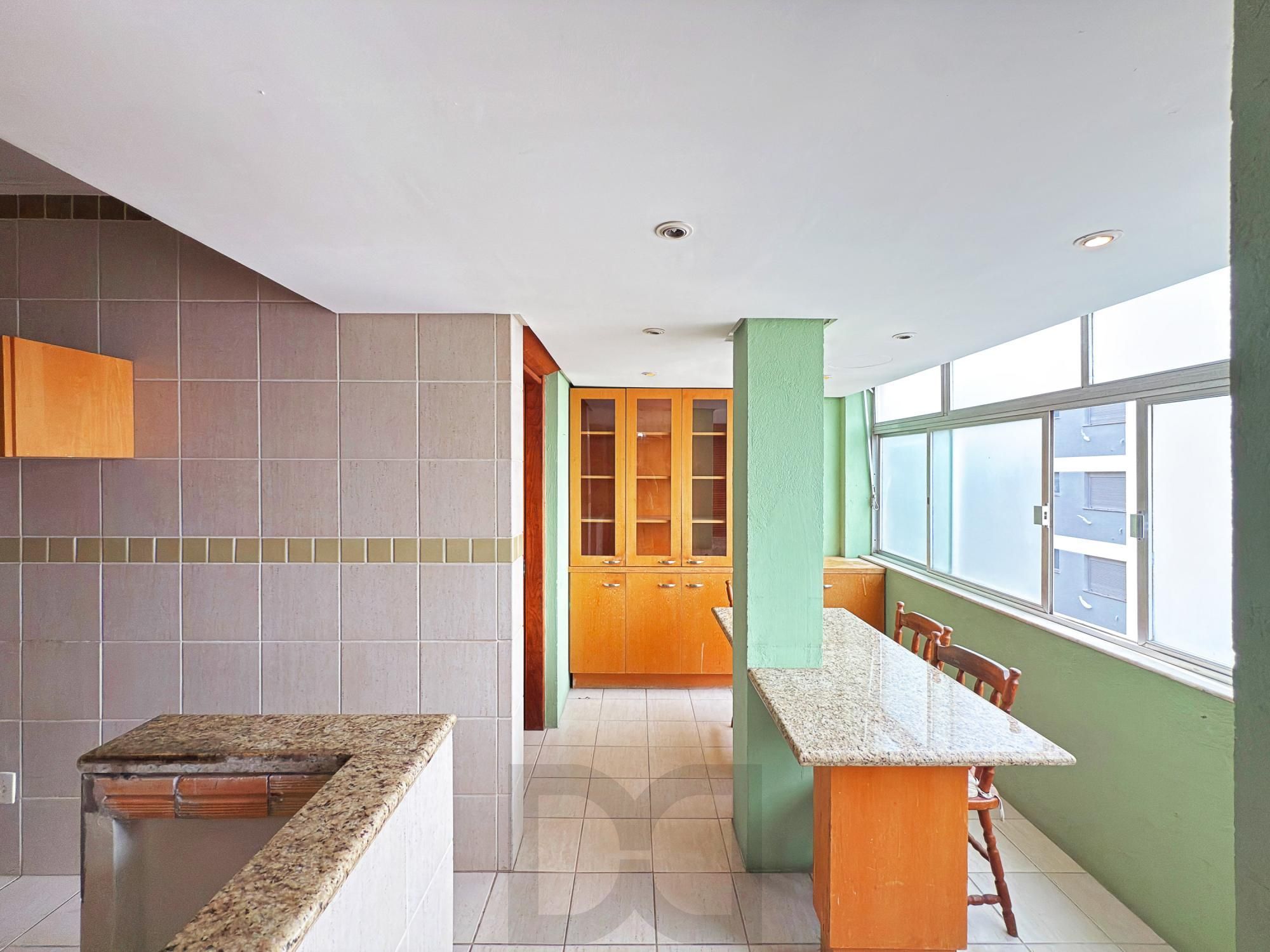 Apartamento de 3 Dormitórios localizado no bairro Petrópolis — foto 15