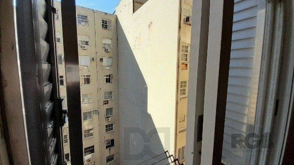 Vende-se belo Studio reformado próximo a Santa Casa, sol da manhã em andar alto - 31m² - Centro Histórico — foto 10