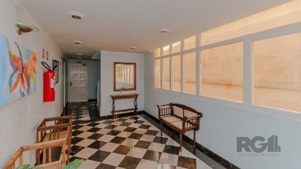 Vende-se excelente cobertura 2 quartos com suíte, 3 vagas de garagem com 156m² no Petrópolis — foto 16