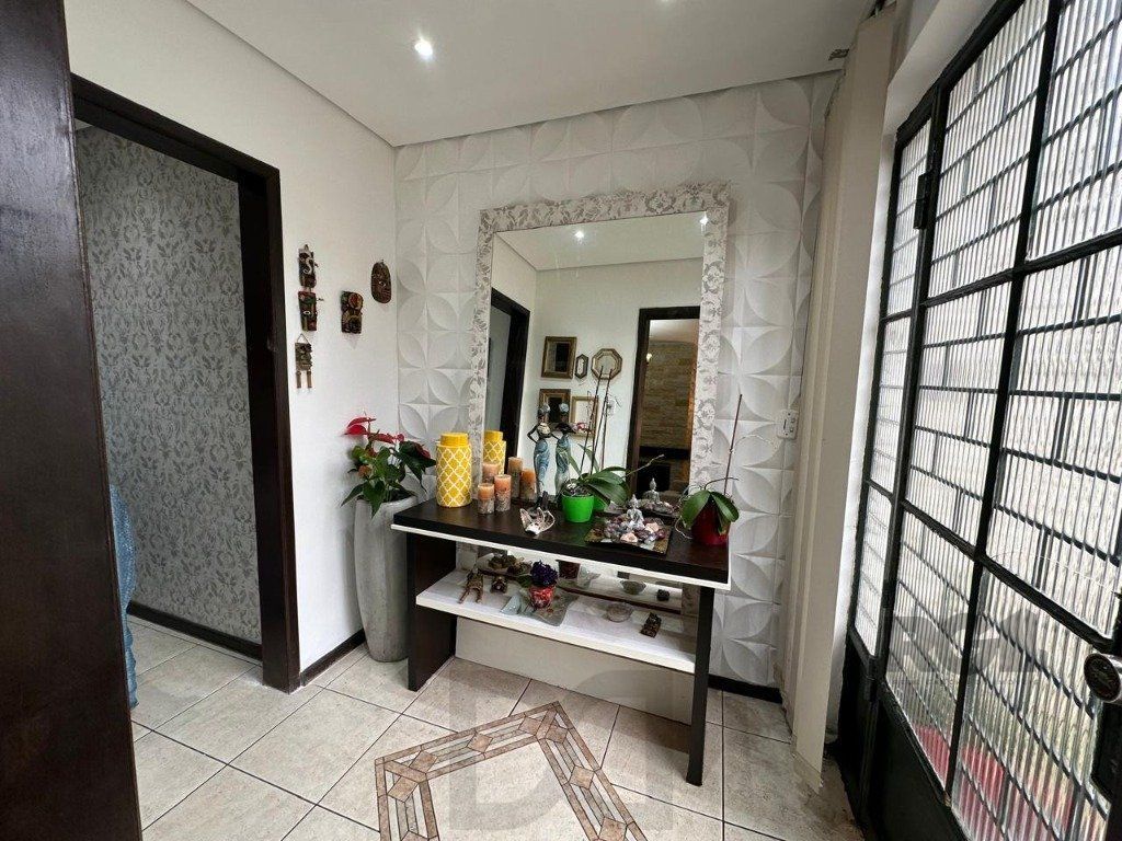 Vende-se ampla casa 3 quartos com hidro, 2 vagas, living com ladeira e salão de festas com churrasqueira - 260m² - Medianeira — foto 47
