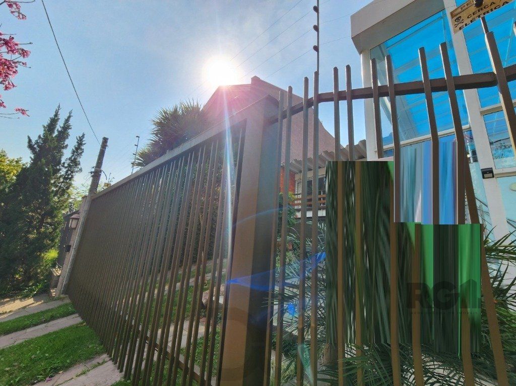 Vende-se excelente cada 3 quartos com suíte, 4 vagas, anexo comn salão de festas, podendo ser usada para fins comerciais - 255m² - Chácara das Pedras — foto 2