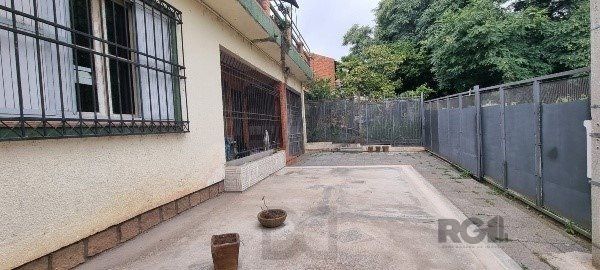 Vende-se ampla casa 6 quartos, 2 suítes, 5 vagas de garagem, churrasqueira e duas entradas individuais - 360m² - Chácara das Pedras — foto 39