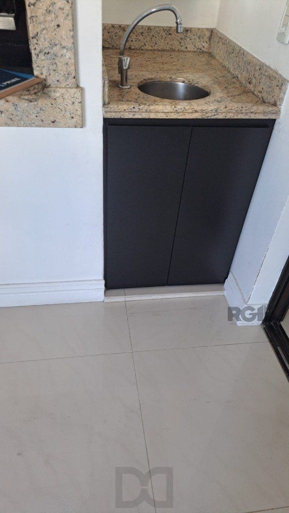 Vende-se apartamento 3 dorm com suíte e sacada 2 vagas cobertas - 126m² - Mont'Serrat — foto 3