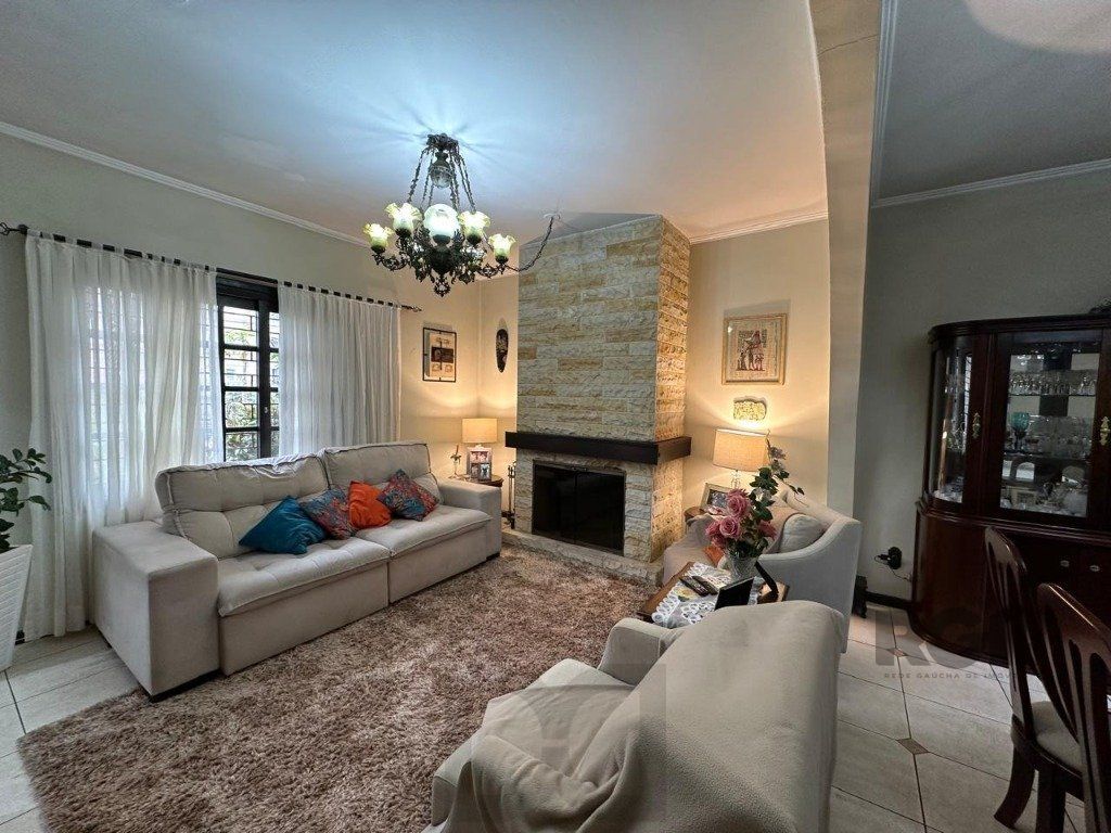 Vende-se ampla casa 3 quartos com hidro, 2 vagas, living com ladeira e salão de festas com churrasqueira - 260m² - Medianeira — foto 3