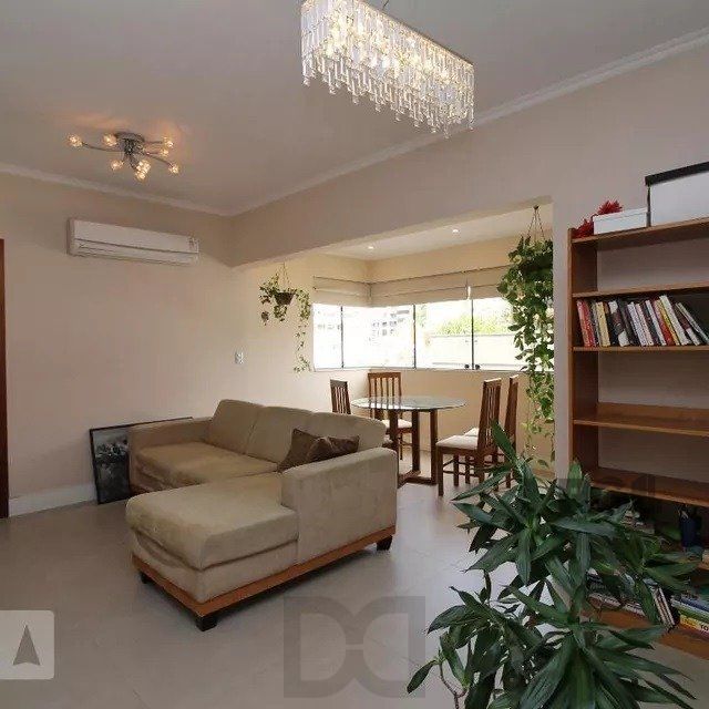 Vende-se apartamento 2 dorm c/ suite, living com sacada c/ churrasuqiera, vaga coberta - 93m² - Mont Serrat — foto 1