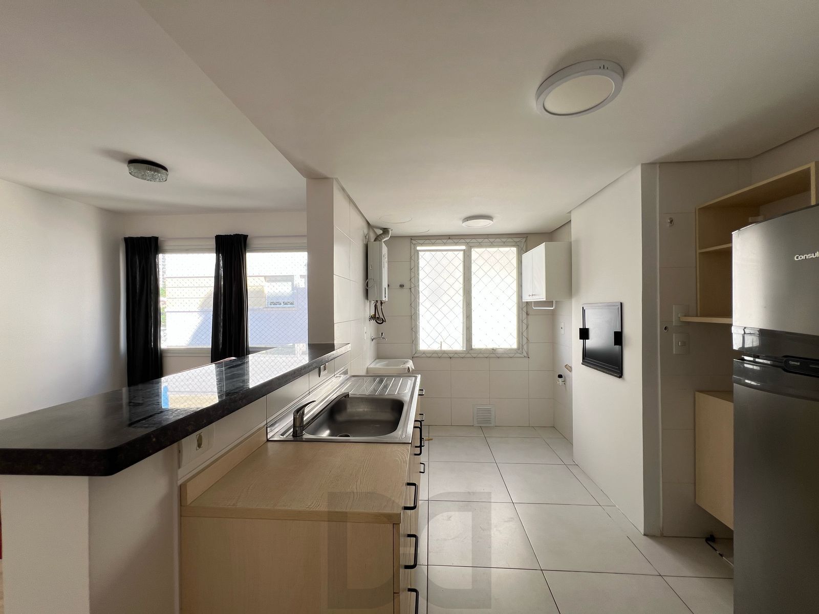 Apartamento 2 dormitórios a venda em localização privilegiada em Porto Alegre — foto 3