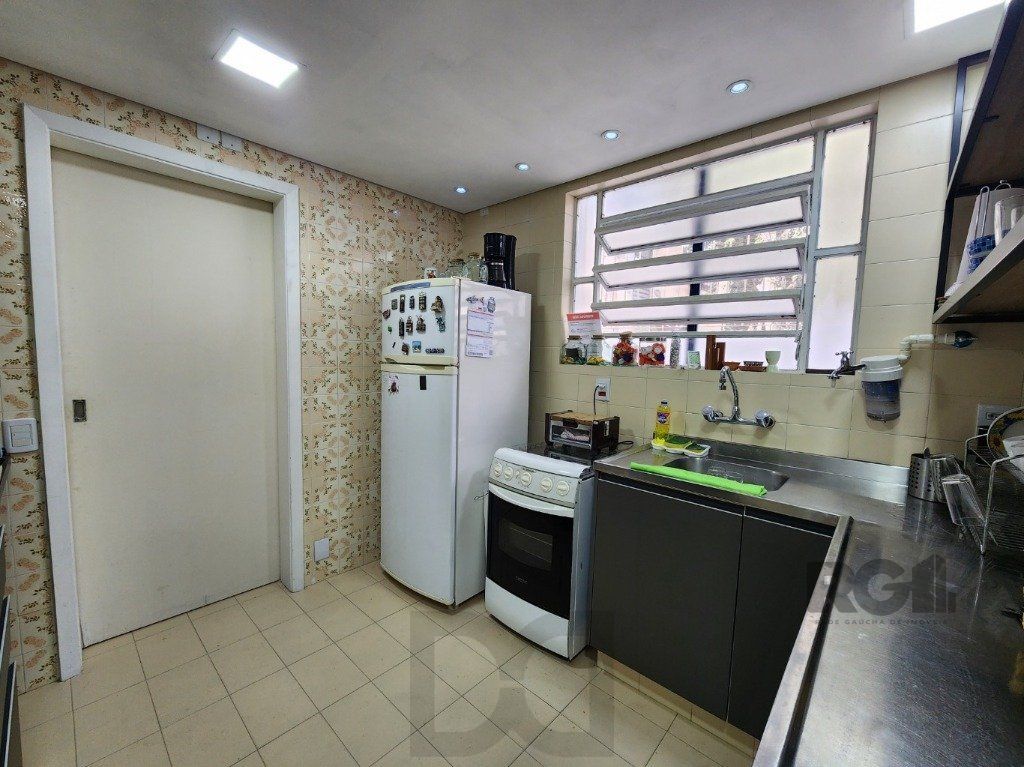 Vende-se excelente cada 3 quartos com suíte, 4 vagas, anexo comn salão de festas, podendo ser usada para fins comerciais - 255m² - Chácara das Pedras — foto 27