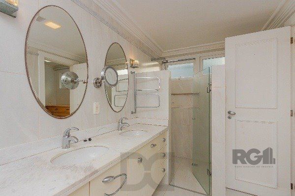 Vende-se luxuoso apartamento 3 quartos c/ suíte, dependência de empregada, gabinete, 2 vagas cobertas - 283m² - Moinhos de Vento — foto 34