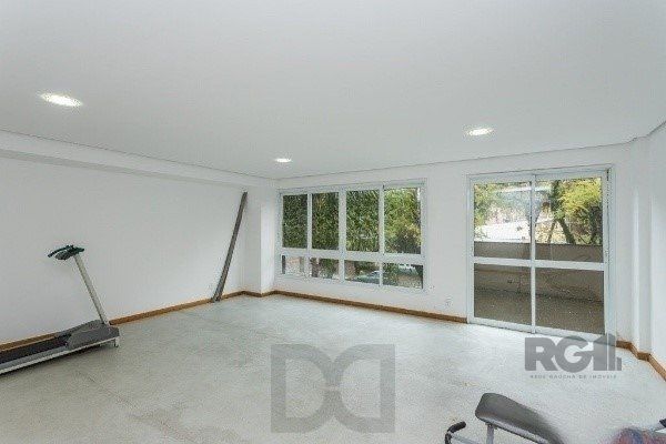 Apartamento de 2 dormitórios, 1 suíte e 1 vaga de garagem coberta e escriturada no bairro Floresta — foto 21