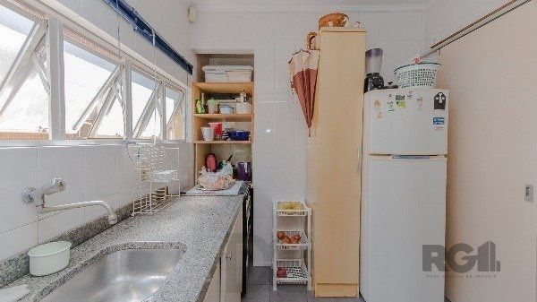Vende-se excelente cobertura 2 quartos com suíte, 3 vagas de garagem com 156m² no Petrópolis — foto 28