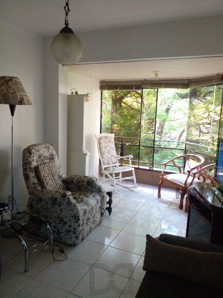 Apartamento de 2 dormitórios, 2 banheiros e 1 vaga de garagem no Bairro Petrópolis — foto 1
