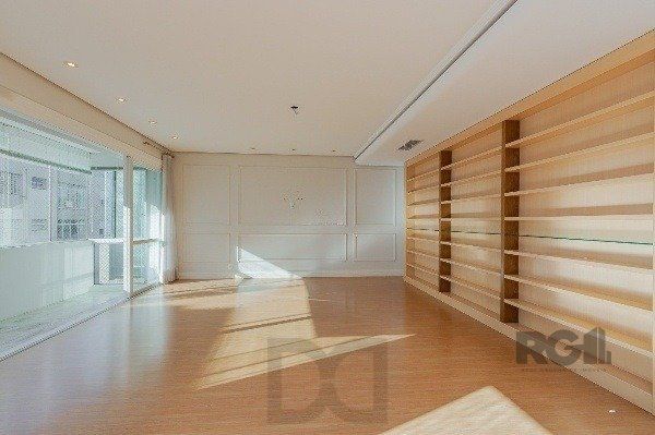 Vende-se luxuoso apartamento 3 quartos c/ suíte, dependência de empregada, gabinete, 2 vagas cobertas - 283m² - Moinhos de Vento — foto 3