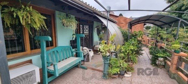 Vende-se ampla casa 6 quartos, 2 suítes, 5 vagas de garagem, churrasqueira e duas entradas individuais - 360m² - Chácara das Pedras — foto 1