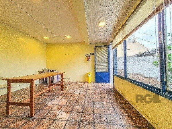 Vende-se excelente cada 3 quartos com suíte, 4 vagas, anexo comn salão de festas, podendo ser usada para fins comerciais - 255m² - Chácara das Pedras — foto 30