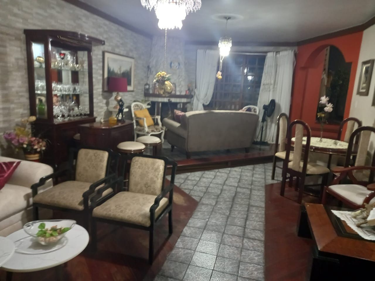 Excelente casa localzada ma Rua Santo Camaratto com 4 D e 1 suite — foto 5