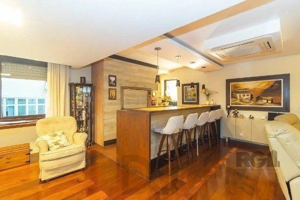 Vende-se luxuoso apartamento 2 quartos com 3 suítes, escritório, lareira, decorado por arquitero e 2 vagas - 157m² - Rio Branco — foto 3