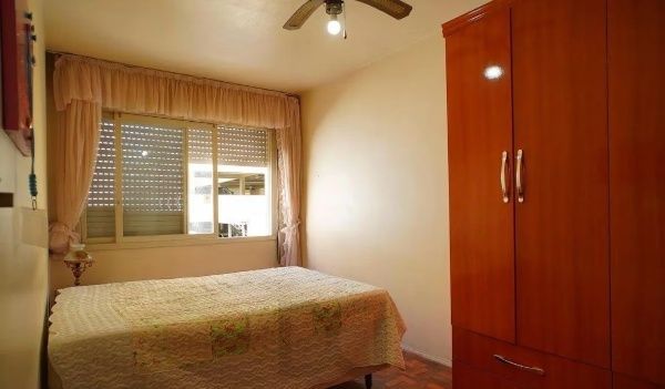 Vende-se apartamento com 2 quartos, e 1 vaga – Passo da Areia — foto 4